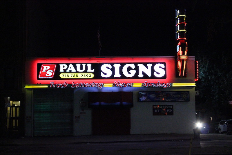 Paul Signs